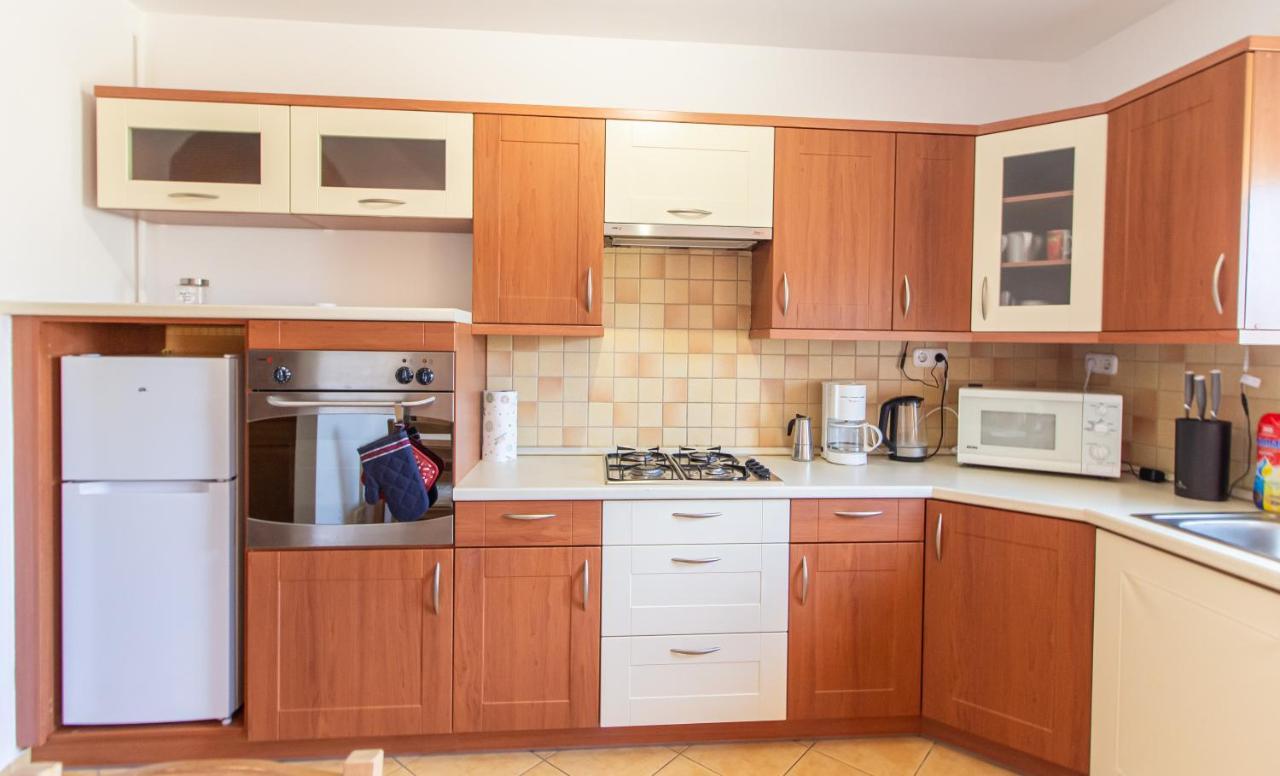 Viky'S Apartment Győr Buitenkant foto