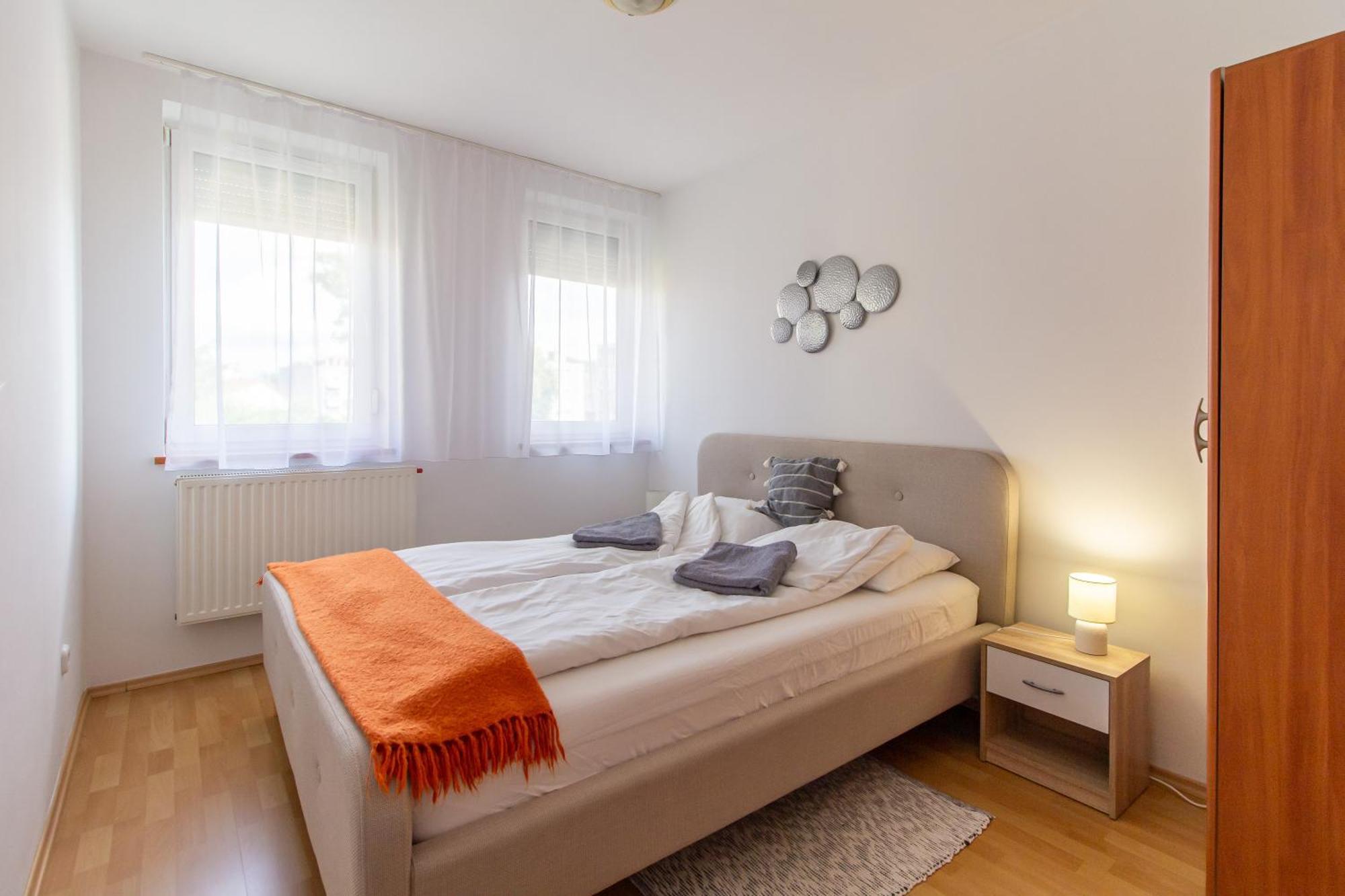 Viky'S Apartment Győr Buitenkant foto